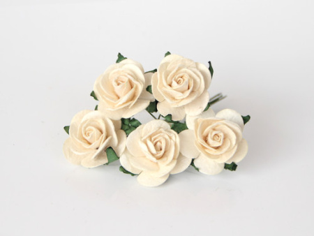 Розы миди 2,5 см, молочные, 5 шт