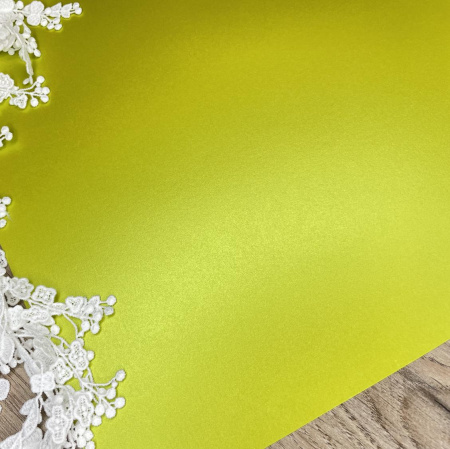 Дизайнерская бумага с металлизированным покрытием, цвет салатовый, плотность 250 гр., размер 35*50 см